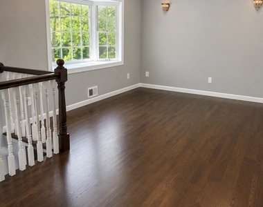 7 Phyllis Drive - Photo Thumbnail 3