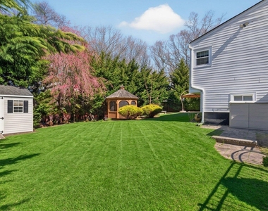 7 Phyllis Drive - Photo Thumbnail 18