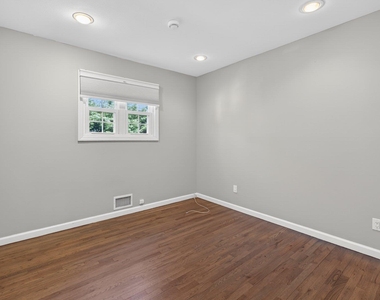 7 Phyllis Drive - Photo Thumbnail 11