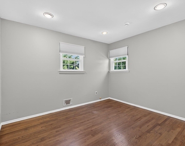 7 Phyllis Drive - Photo Thumbnail 10
