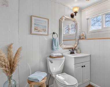 7 Phyllis Drive - Photo Thumbnail 15