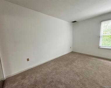 504 Continental Drive - Photo Thumbnail 15