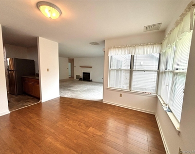 504 Continental Drive - Photo Thumbnail 8