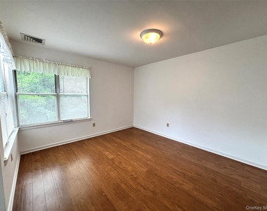 504 Continental Drive - Photo Thumbnail 7
