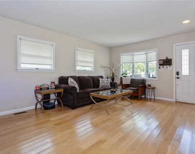 29 Seabreeze Road - Photo Thumbnail 2
