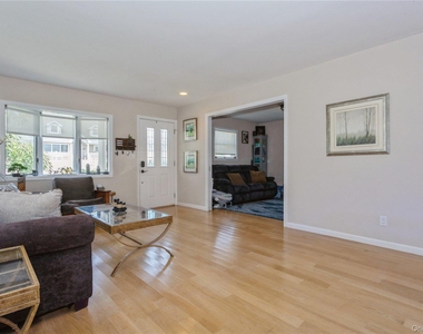 29 Seabreeze Road - Photo Thumbnail 3
