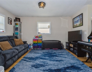29 Seabreeze Road - Photo Thumbnail 5