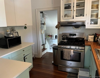 25 Willow Avenue - Photo Thumbnail 2