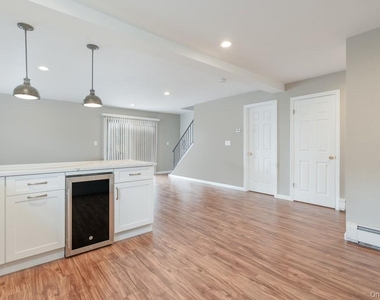 48 Lincoln Place - Photo Thumbnail 2