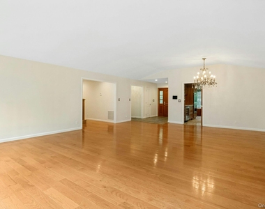 12 Warnke Lane - Photo Thumbnail 6