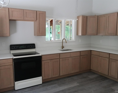 9 Conklin Lane - Photo Thumbnail 2