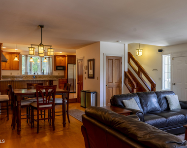 569 N Broadway - Photo Thumbnail 11