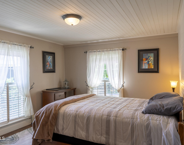 569 N Broadway - Photo Thumbnail 15
