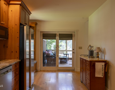 569 N Broadway - Photo Thumbnail 3