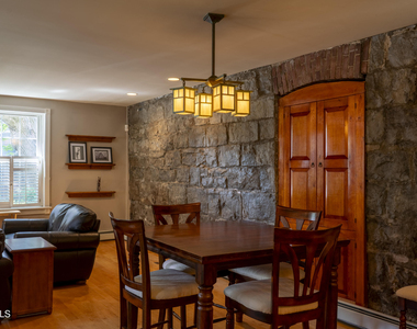 569 N Broadway - Photo Thumbnail 10
