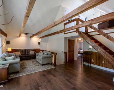 569 N Broadway - Photo Thumbnail 13