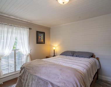 569 N Broadway - Photo Thumbnail 16