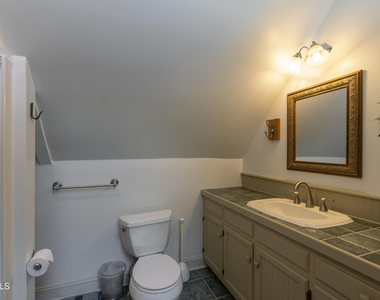 569 N Broadway - Photo Thumbnail 25