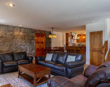 569 N Broadway - Photo Thumbnail 7