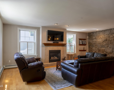 569 N Broadway - Photo Thumbnail 8