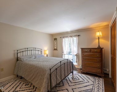 569 N Broadway - Photo Thumbnail 20