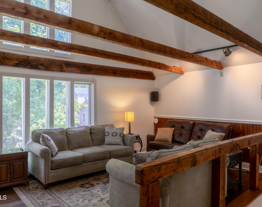 569 N Broadway - Photo Thumbnail 12