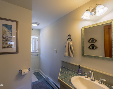 569 N Broadway - Photo Thumbnail 22