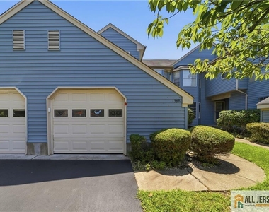 138 Concordia Circle - Photo Thumbnail 2