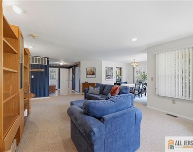 138 Concordia Circle - Photo Thumbnail 6