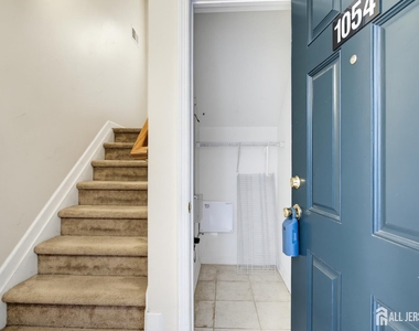 1054 Morning Glory Drive - Photo Thumbnail 3