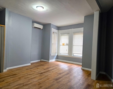 314 Seaman Street - Photo Thumbnail 2