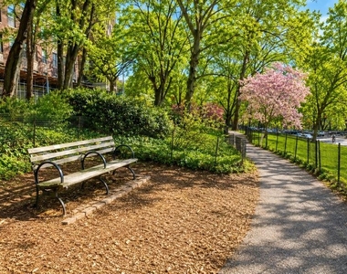 98 Riverside Drive - Photo Thumbnail 17