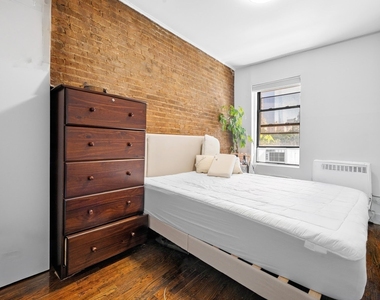 326 W 23rd Street - Photo Thumbnail 7