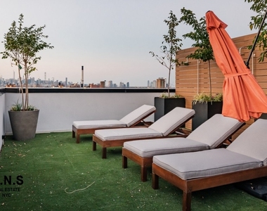 260 Gold Street - Photo Thumbnail 16