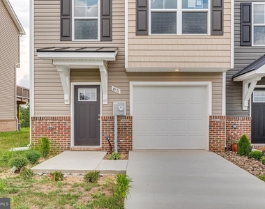 85 Moses Drive - Photo Thumbnail 3