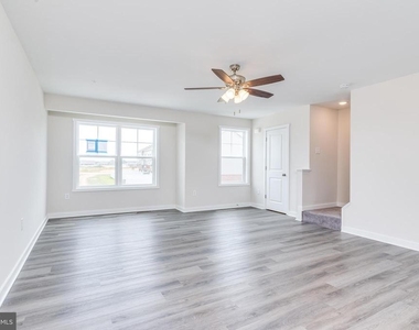 85 Moses Drive - Photo Thumbnail 16