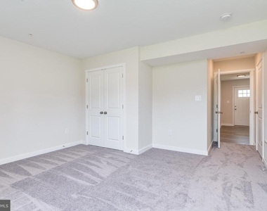 85 Moses Drive - Photo Thumbnail 12