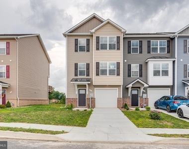 85 Moses Drive - Photo Thumbnail 2
