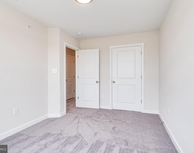 85 Moses Drive - Photo Thumbnail 37