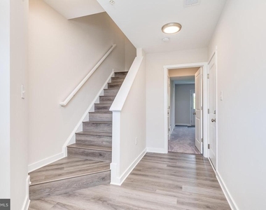 85 Moses Drive - Photo Thumbnail 9