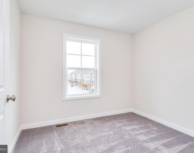85 Moses Drive - Photo Thumbnail 36