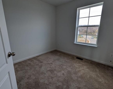241 Hillsdale Place - Photo Thumbnail 4