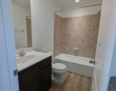241 Hillsdale Place - Photo Thumbnail 8
