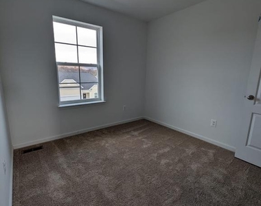 241 Hillsdale Place - Photo Thumbnail 2