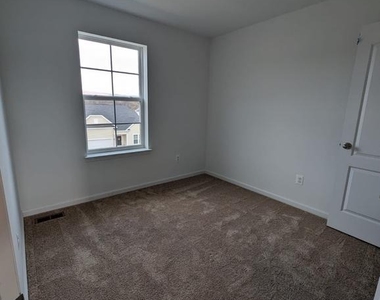 241 Hillsdale Place - Photo Thumbnail 5