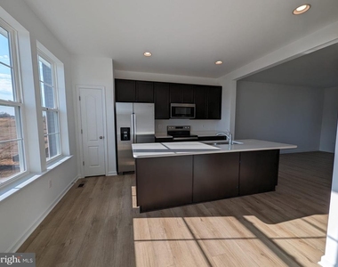 241 Hillsdale Place - Photo Thumbnail 18