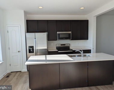 241 Hillsdale Place - Photo Thumbnail 17