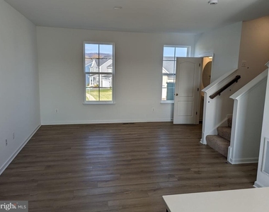 241 Hillsdale Place - Photo Thumbnail 15