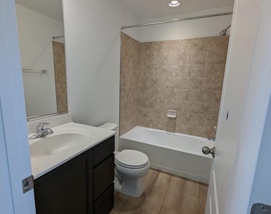 241 Hillsdale Place - Photo Thumbnail 7