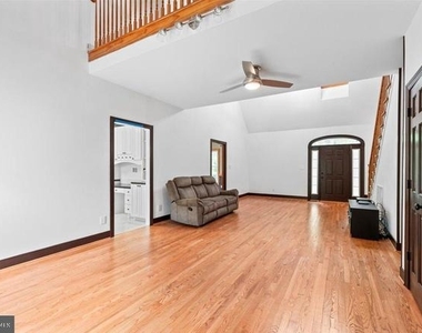 7403 Barrister Court - Photo Thumbnail 5
